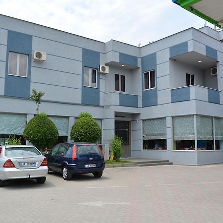 Hotel Alpet Rinas Extérieur photo