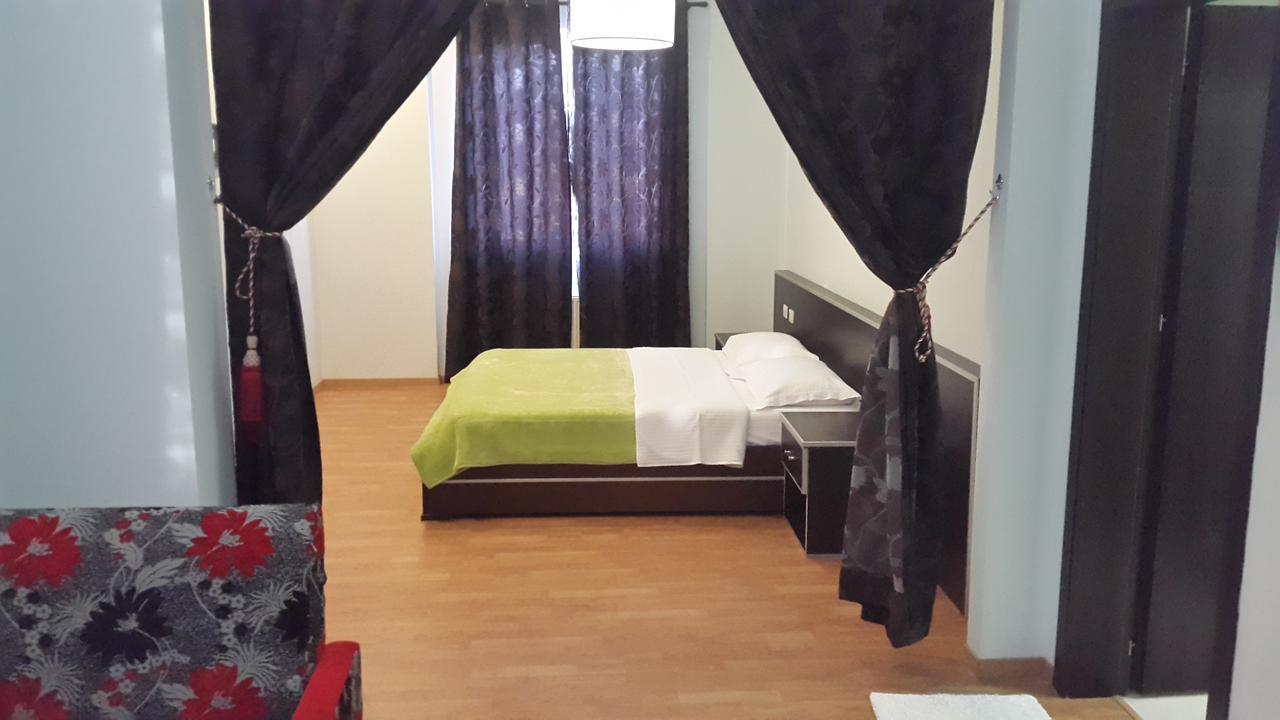 Hotel Alpet Rinas Extérieur photo