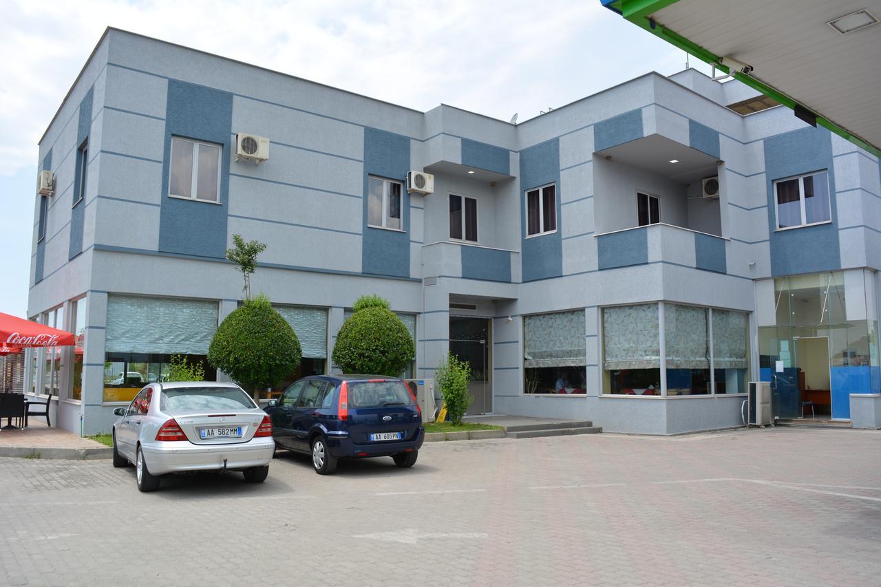 Hotel Alpet Rinas Extérieur photo