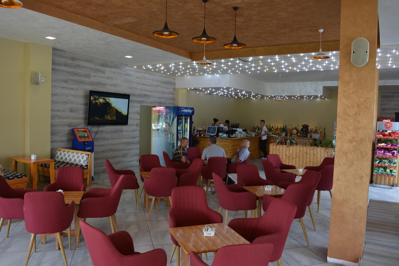 Hotel Alpet Rinas Extérieur photo
