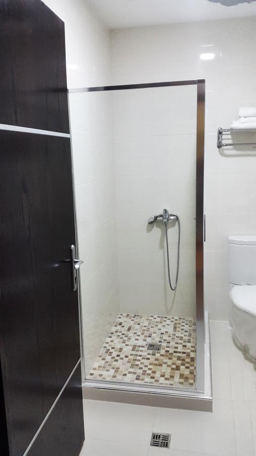 Hotel Alpet Rinas Extérieur photo